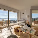Nyaraló Karima With Sea View *